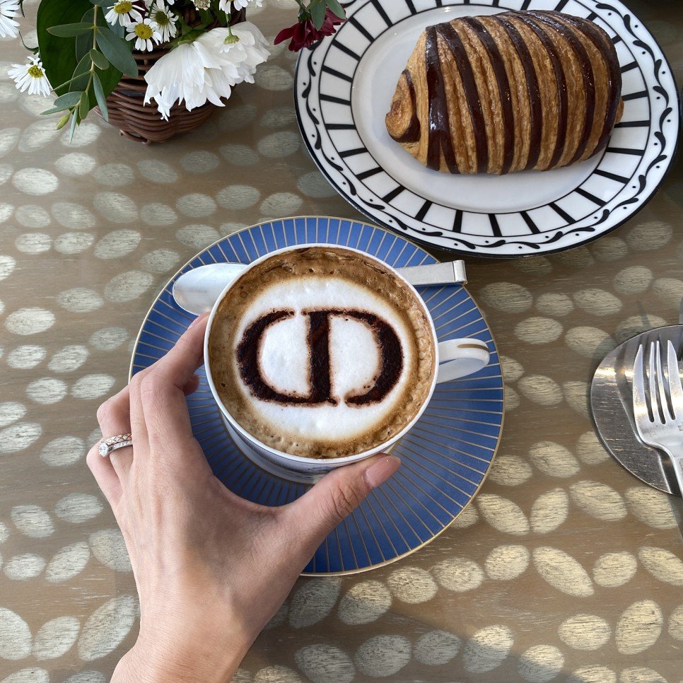 카페 디올(Cafe Dior) 이미지
