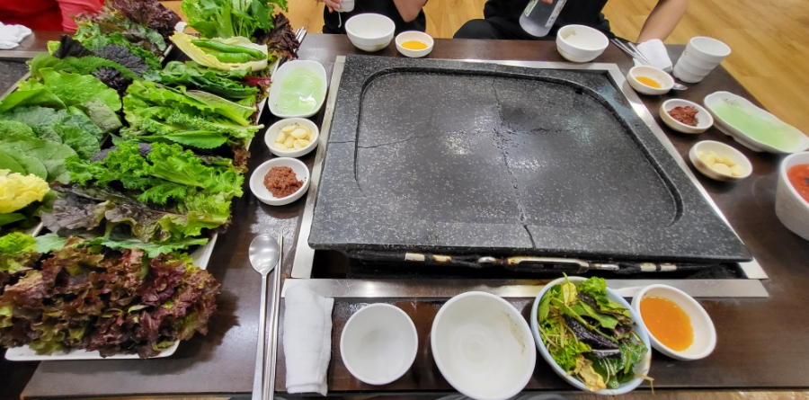 돌판삼겹살 쌈 이미지