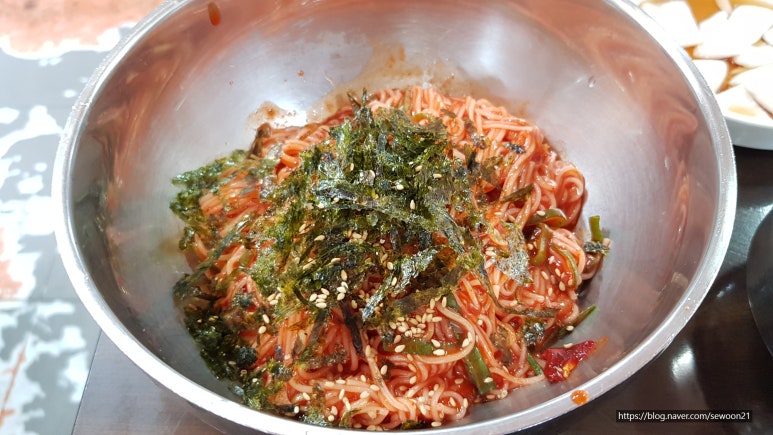 잔치집국수 이미지