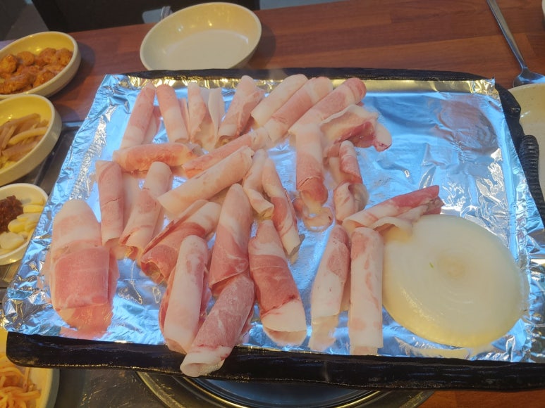 뚠뚠돼지김치찌개 이미지