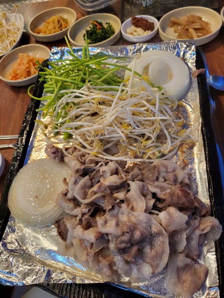 뚠뚠돼지김치찌개 이미지