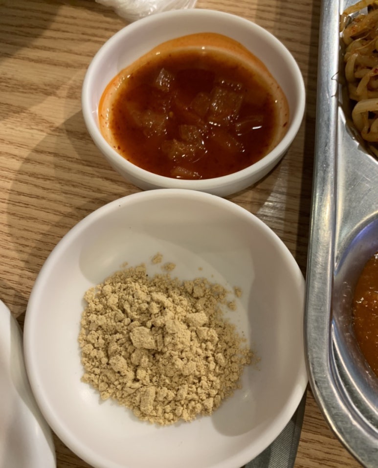 황금 돼지 포차 이미지