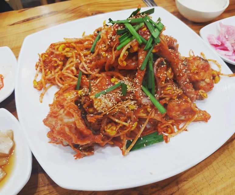 통큰 부추 칼국수 이미지