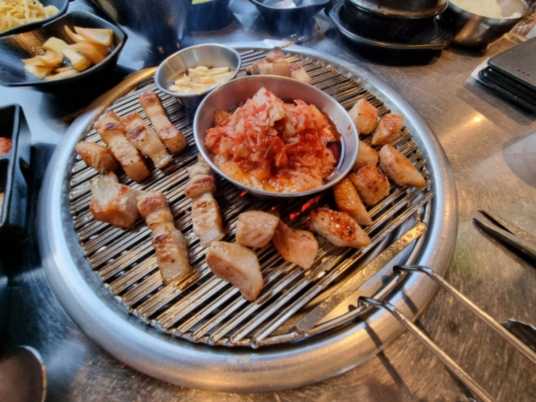 인생돼지 이미지