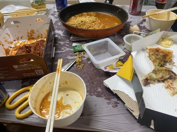 또래오래치킨피자 이미지