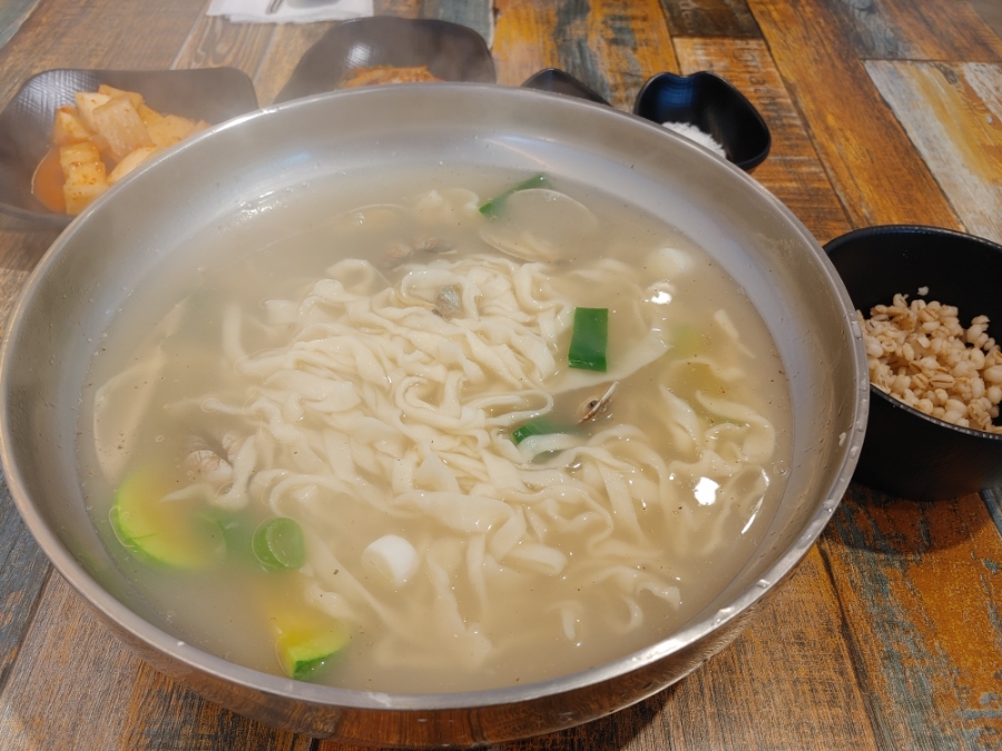 수란손칼국수 이미지
