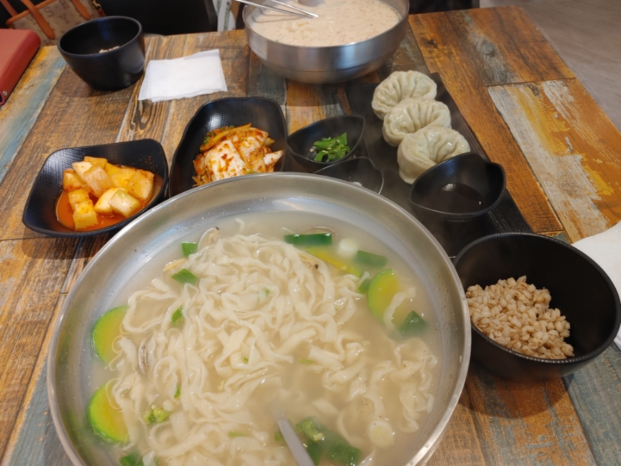 수란손칼국수 이미지