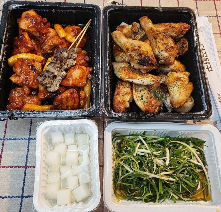 더꾸닭꾸숯불두마리치킨 이미지