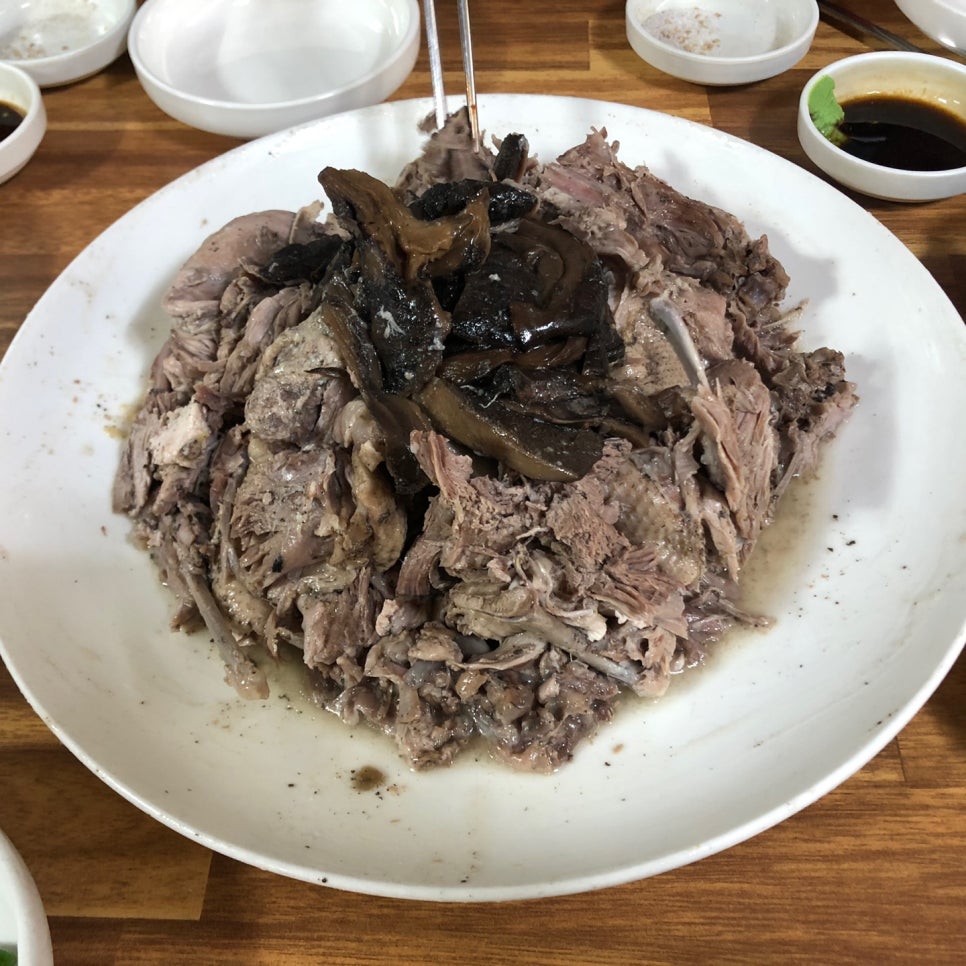 제1능이버섯백숙과능이생국수 이미지