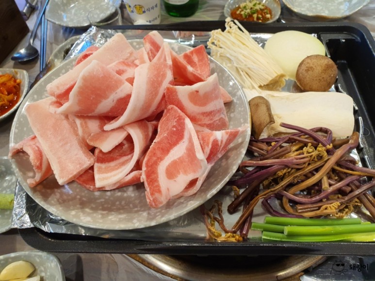 돼지세끼 이미지