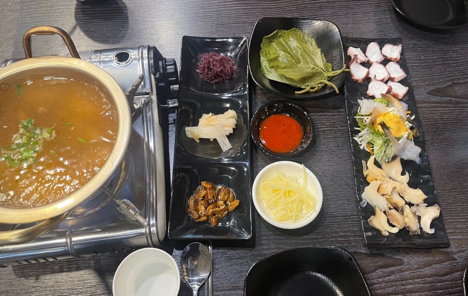 육회한판장어한상 이미지