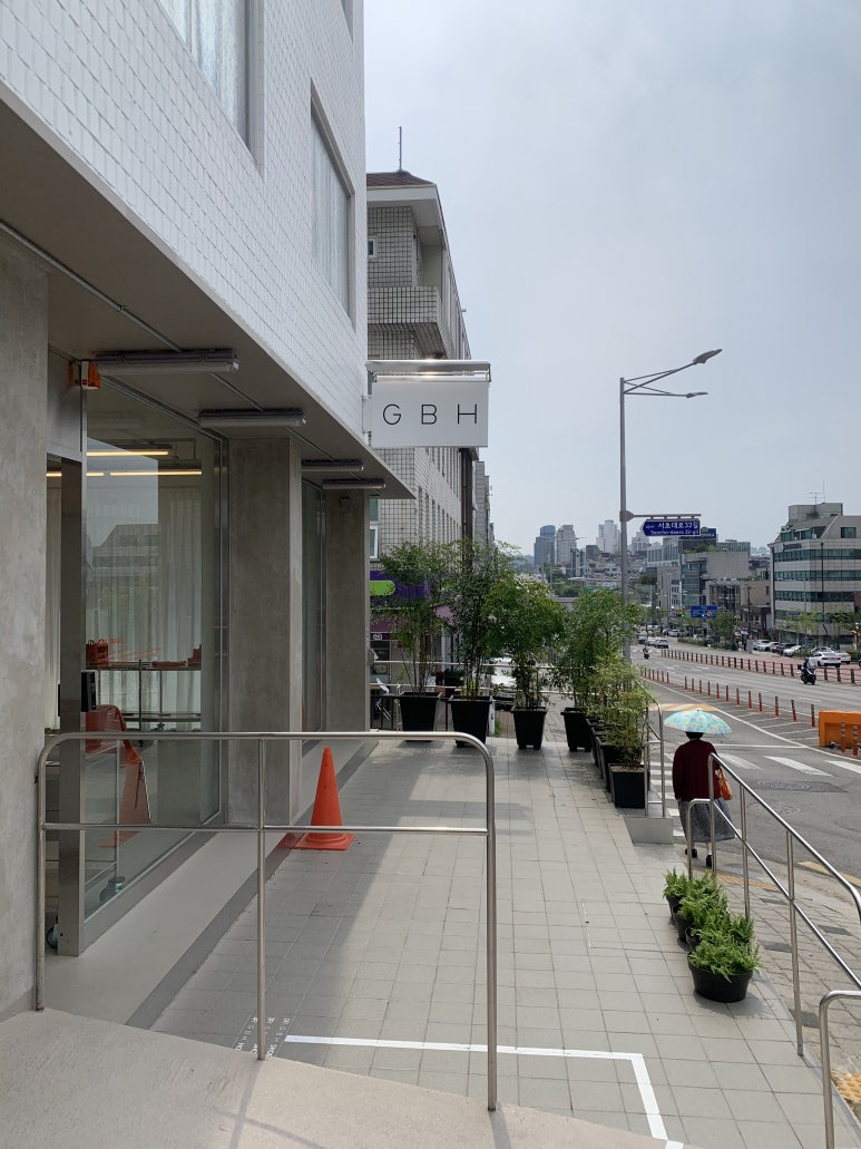 구름바이에이치쇼룸 이미지