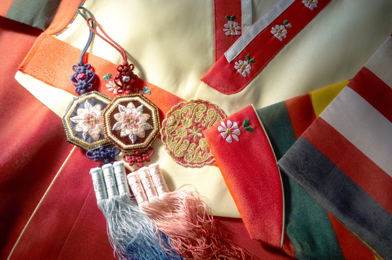 주홍한복 이미지