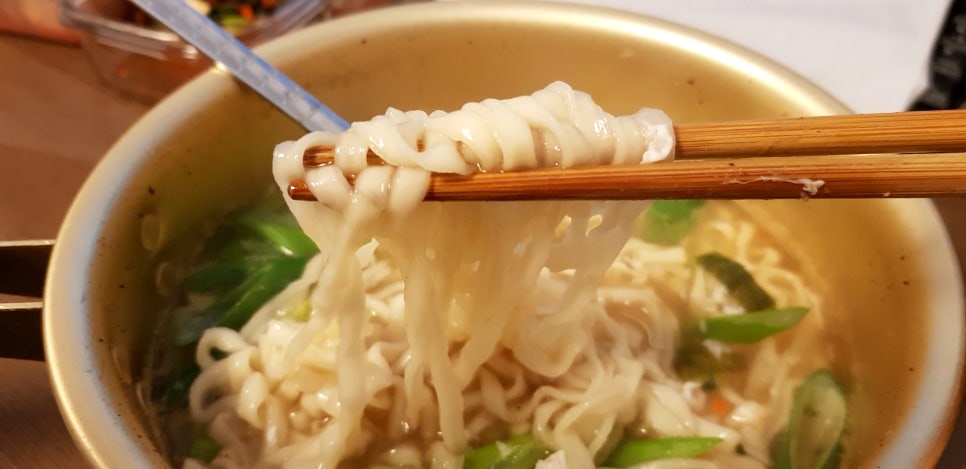 멸치칼국수·만둣국 이미지