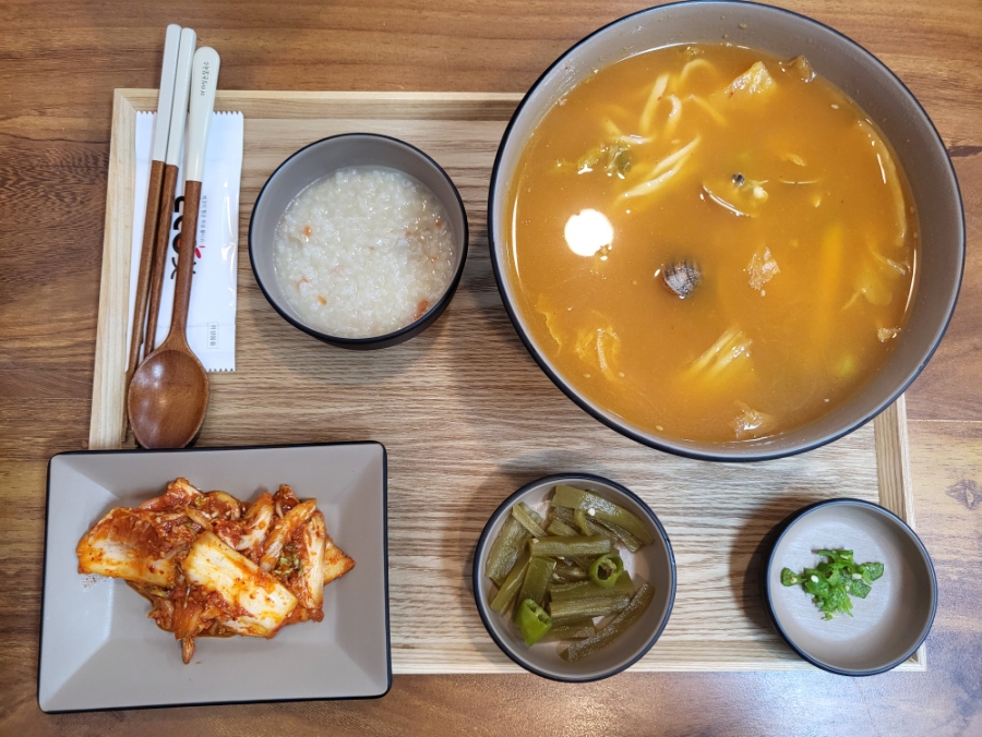 더마싯는칼국수 이미지