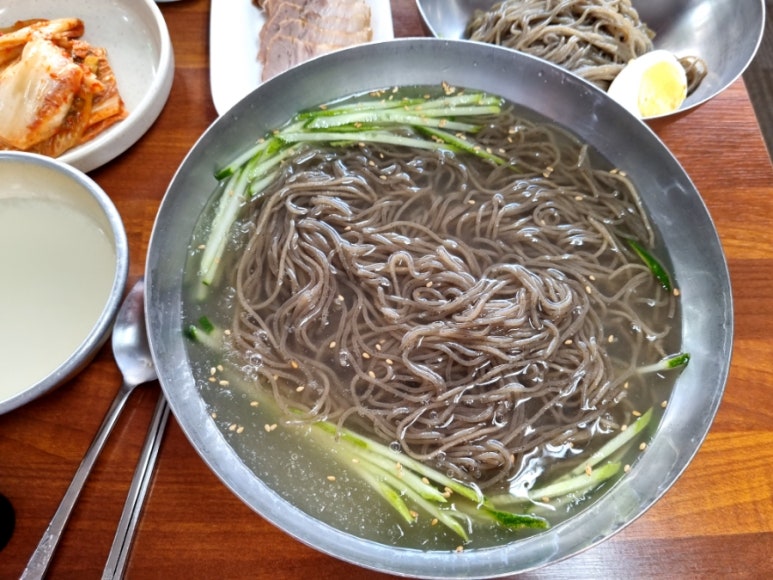 삐뚤이칼국수 이미지