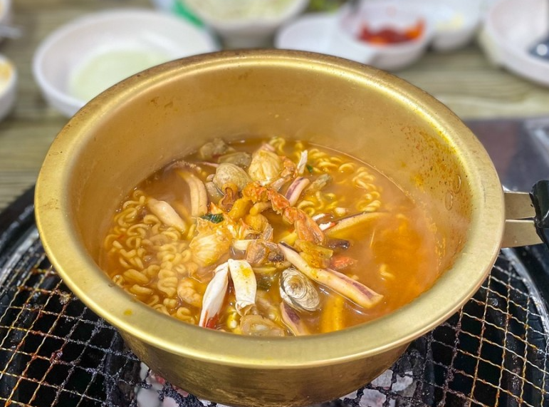 동창숯불닭갈비 이미지