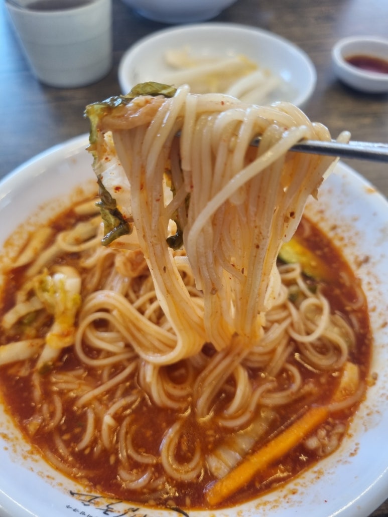 산두리비빔국수 이미지