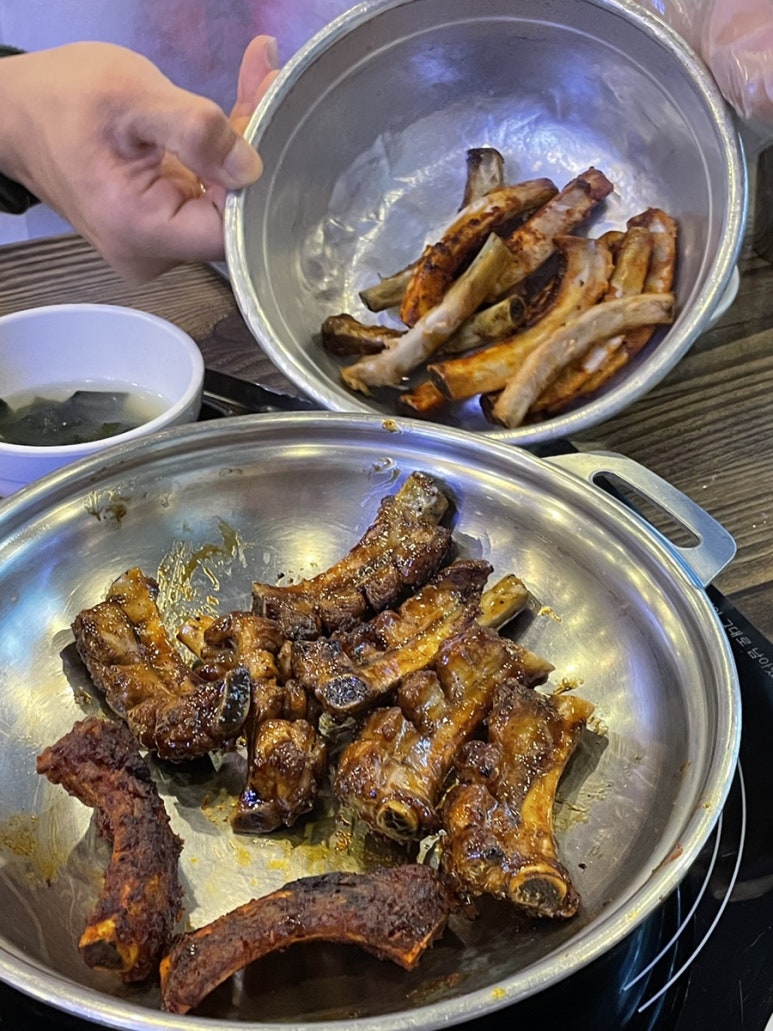 섹돼등갈비 이미지