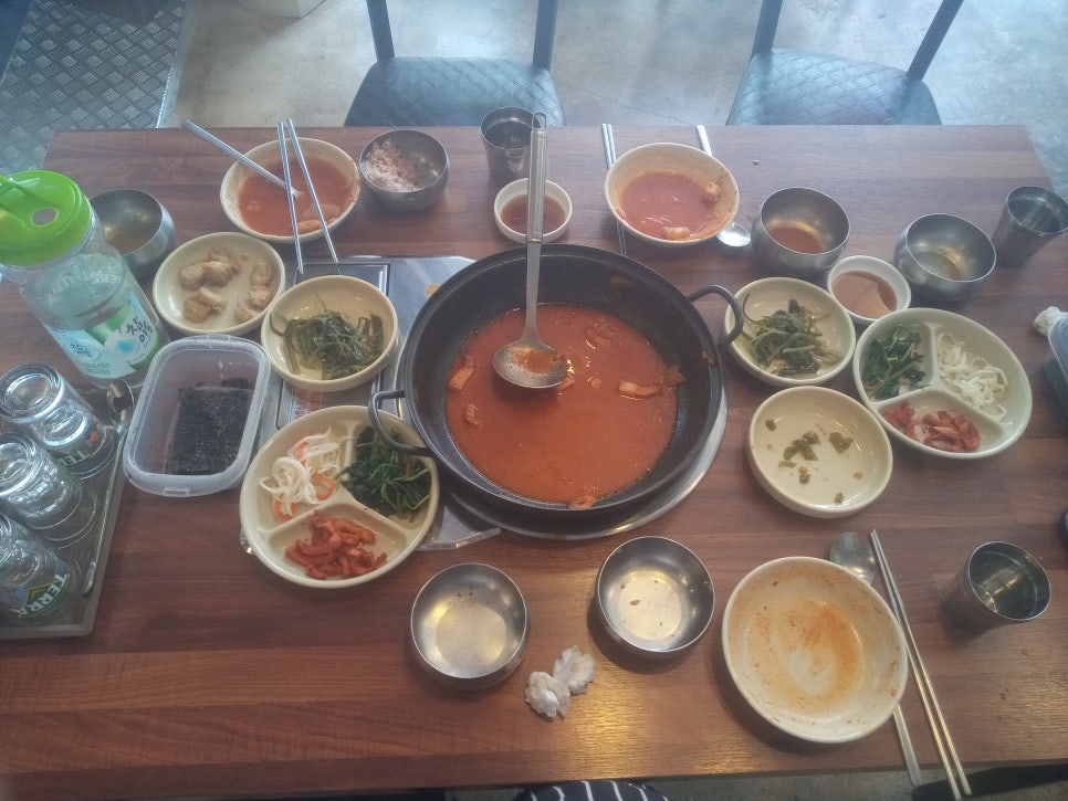 뚠뚠돼지김치찌개 이미지