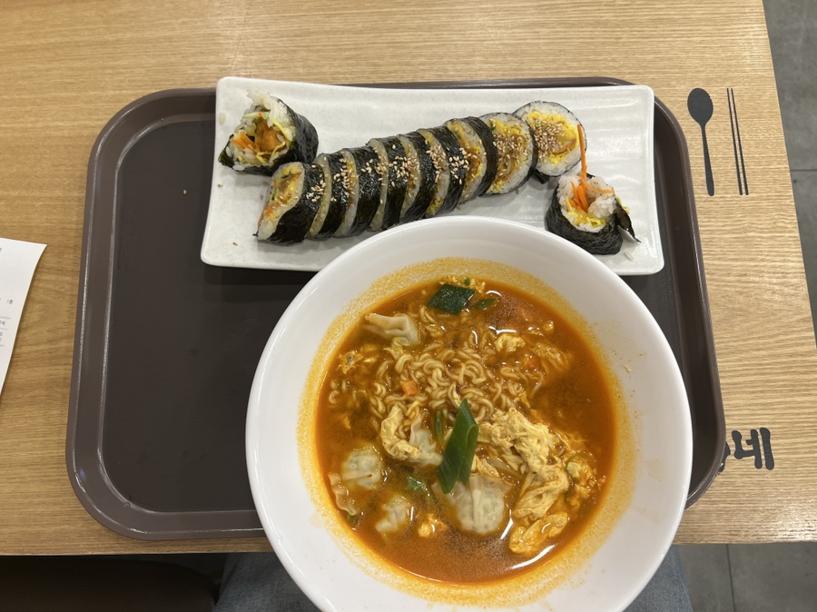 김밥에 라면 이미지