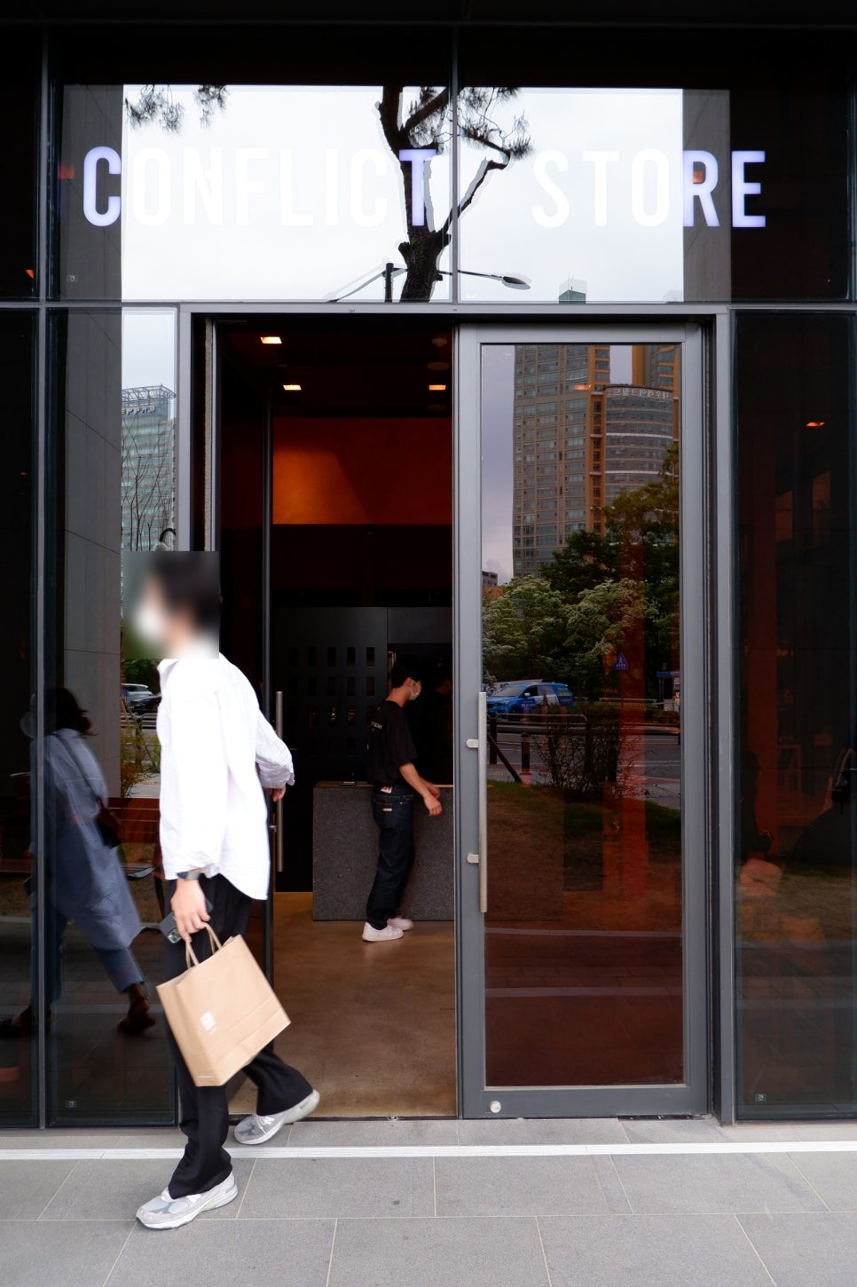 컨플릭트 스토어 커피 이미지