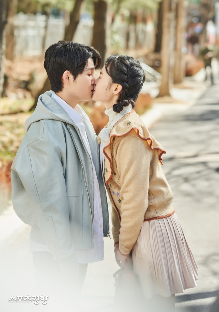 지금아니고지금 이미지