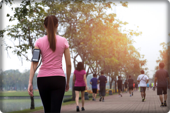 하루 30분 걷기만으로도 건강 지킬 수 있나요?의 1번 째 이미지