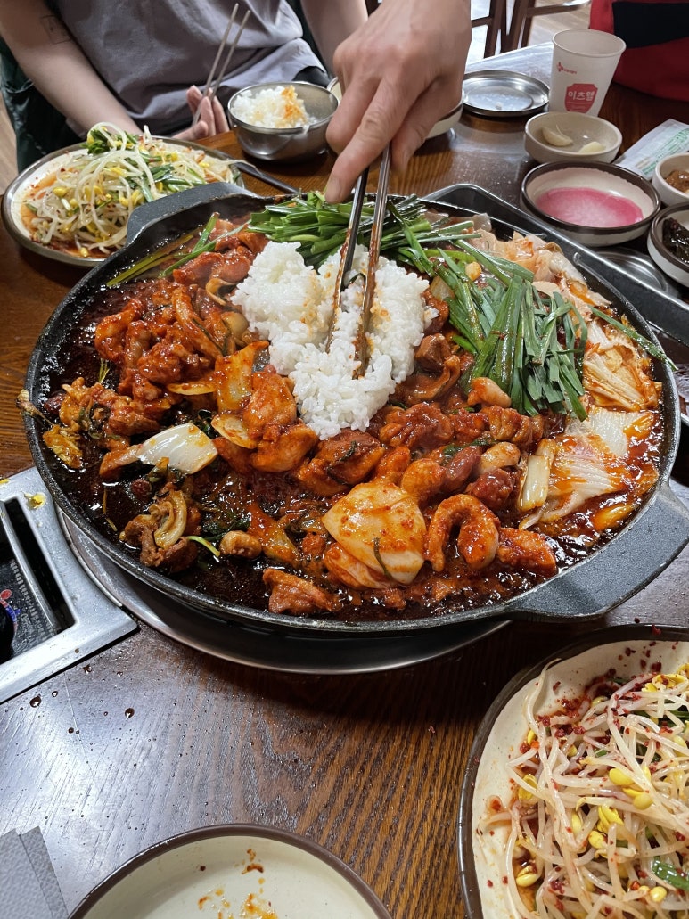 오리떼닭한마리 이미지
