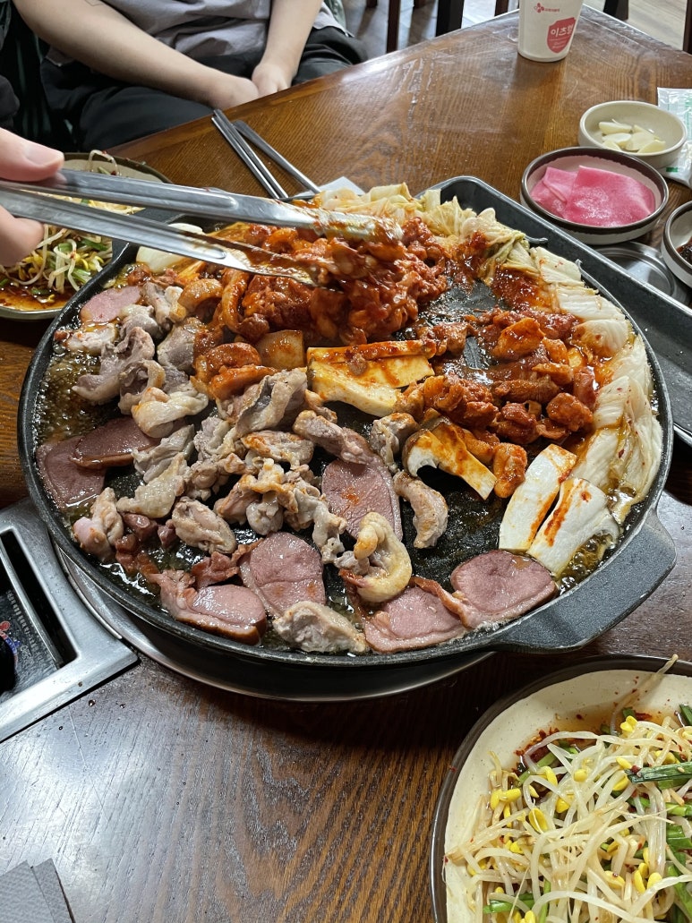 오리떼닭한마리 이미지