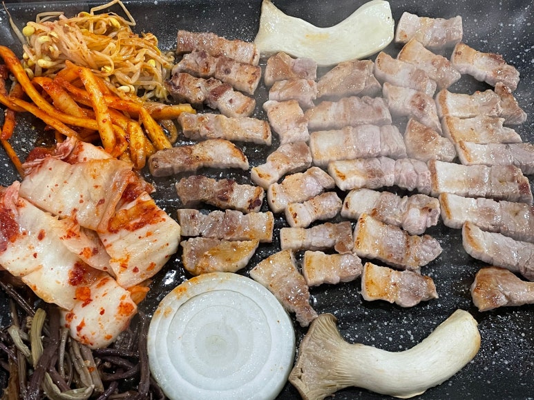 돈뜰꽃돼지 이미지