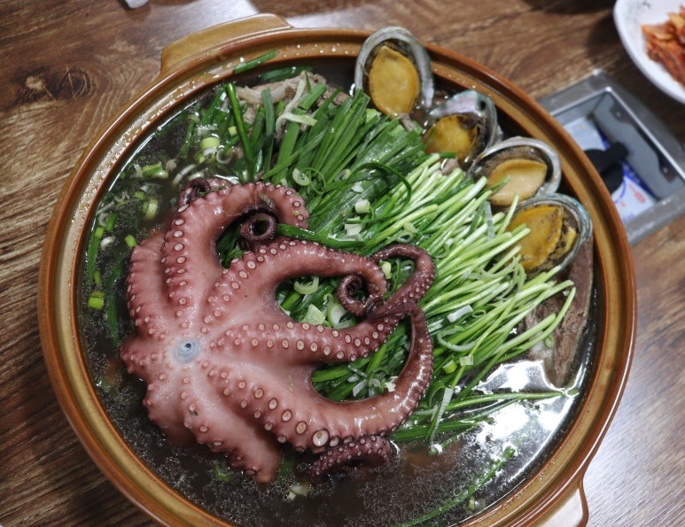삼백년누룽지백숙 이미지