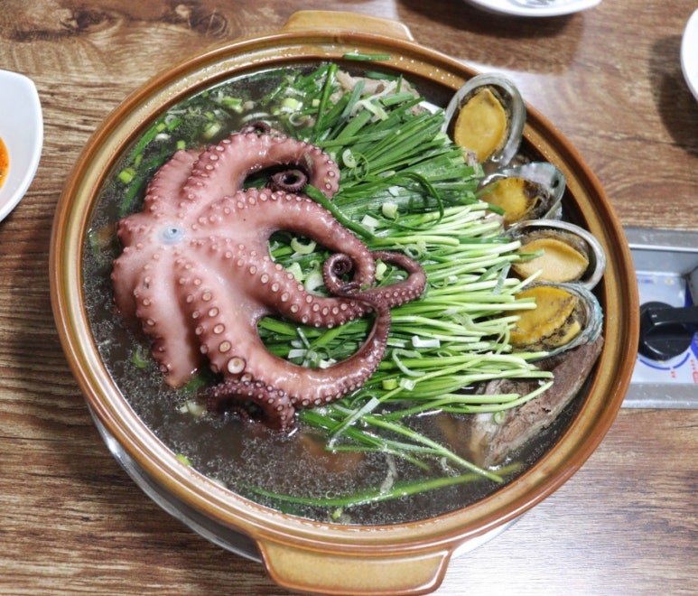 삼백년누룽지백숙 이미지