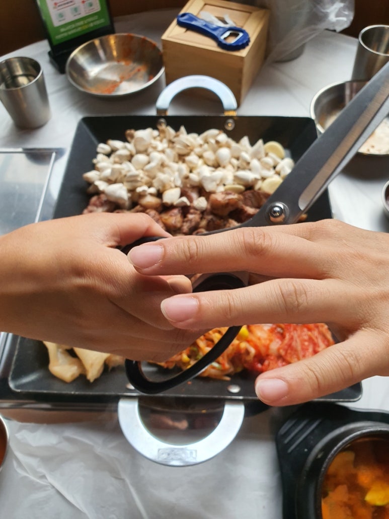 청년 김해 뒷고기 이미지