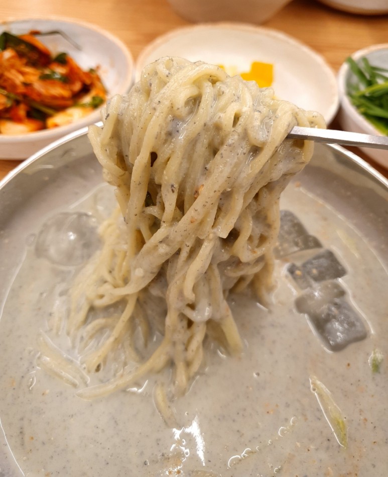 엄마손칼국수 이미지
