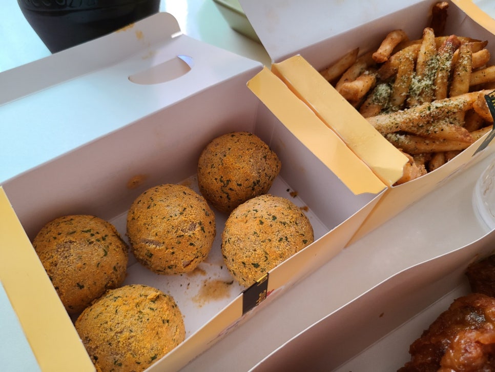 비에이취씨치킨 이미지
