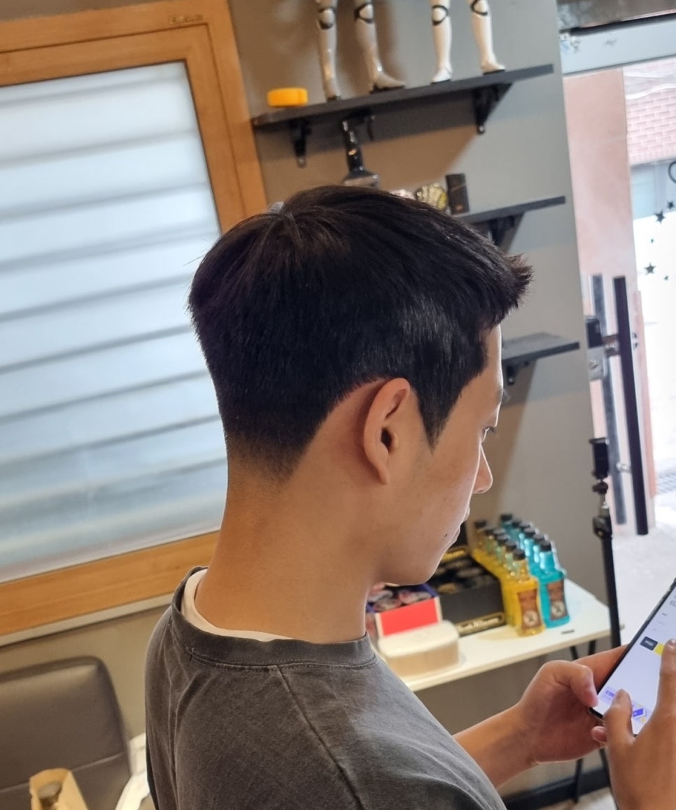 언이븐바버샵 이미지