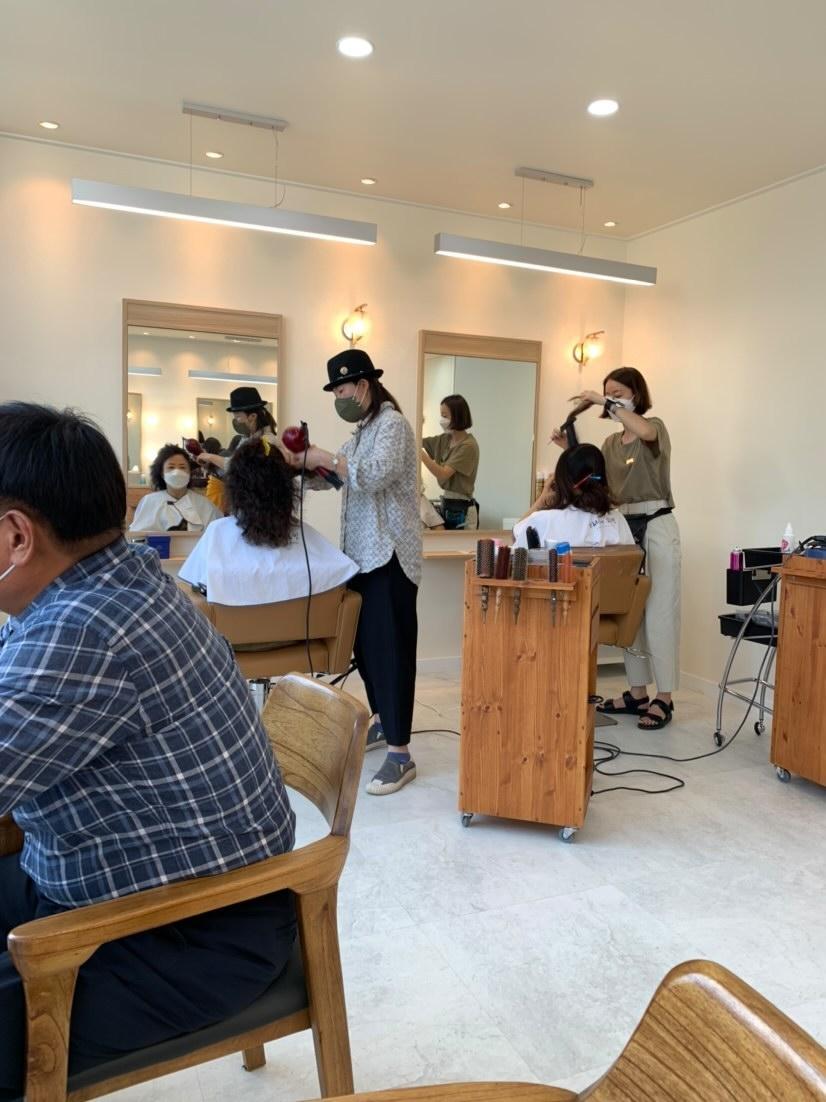 브러쉬 앤 꼬리빗 뷰티샵 이미지