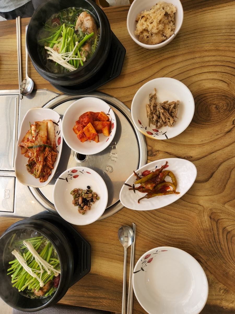 산능이네능이버섯백숙 이미지