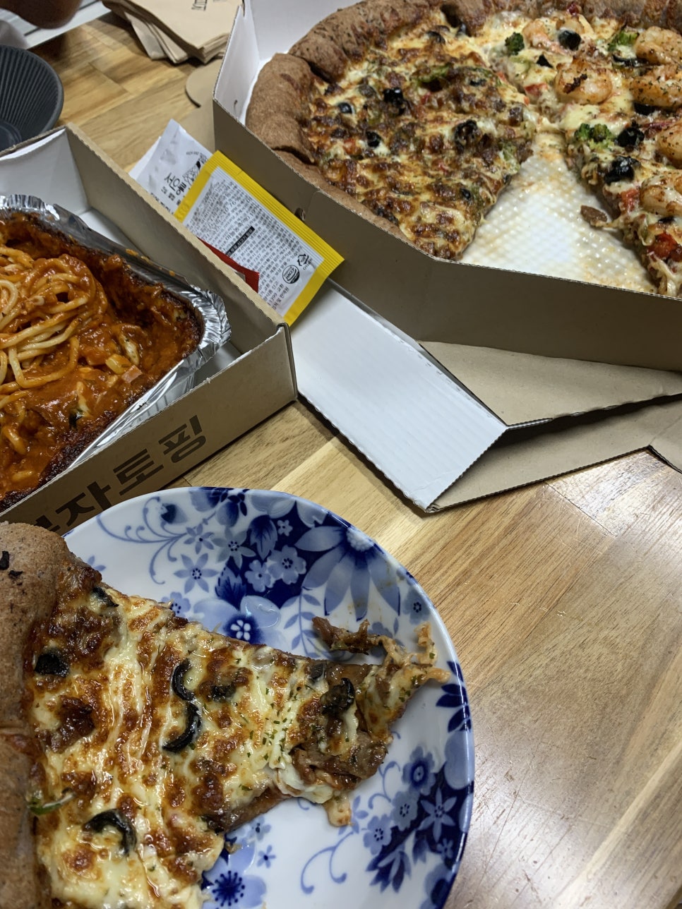 홀덤피자치킨 이미지