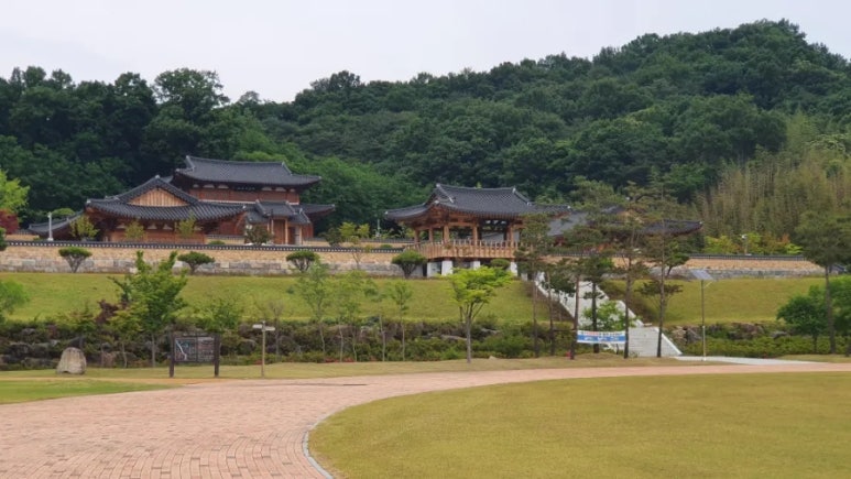 산삼약초전시장 이미지