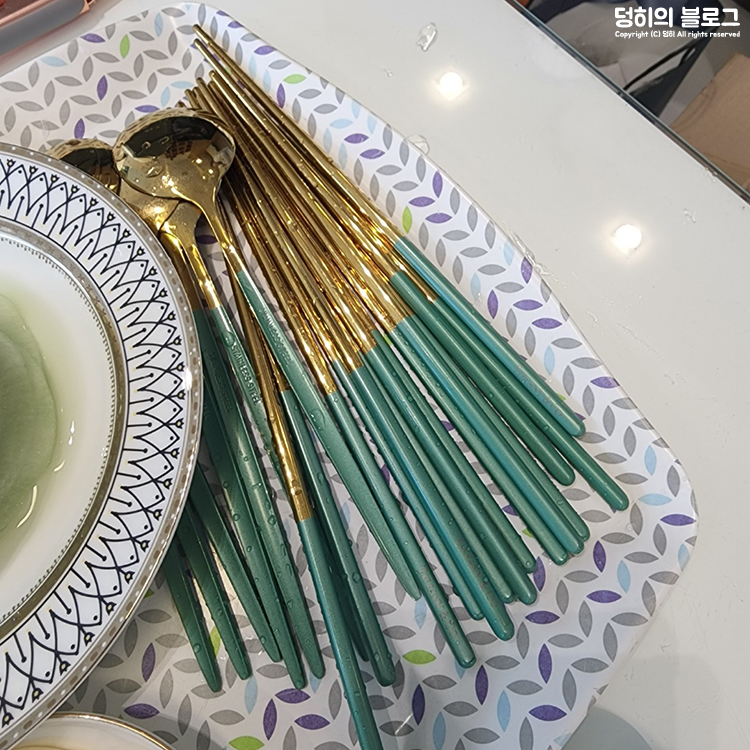 위스키앤티파니 이미지