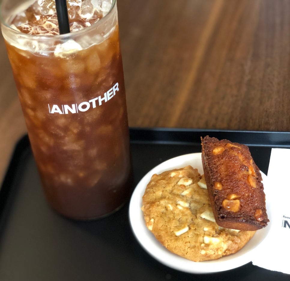 에이엔아더(A.N.OTHER) 이미지