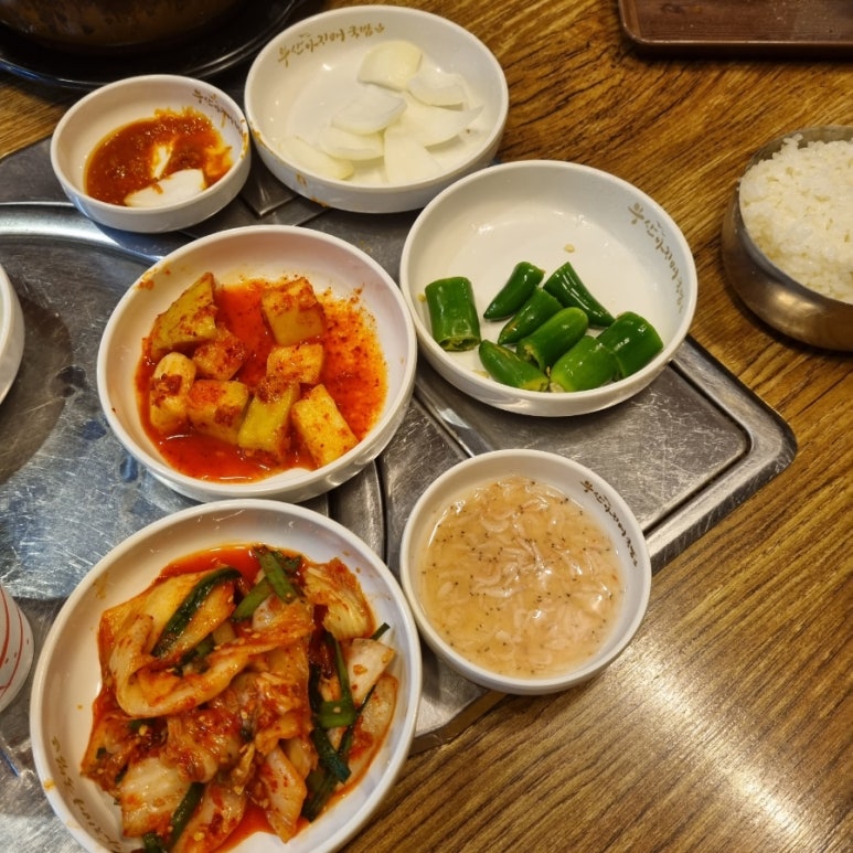 부산 아지매 국밥 신논현역점 이미지
