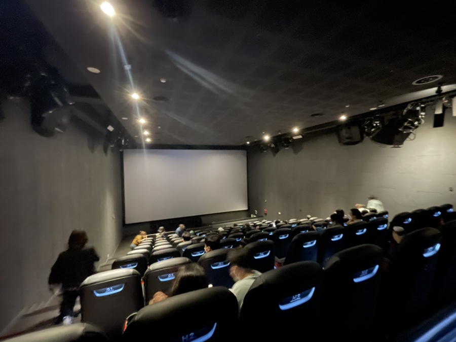 CGV 방학 4DX관 이미지