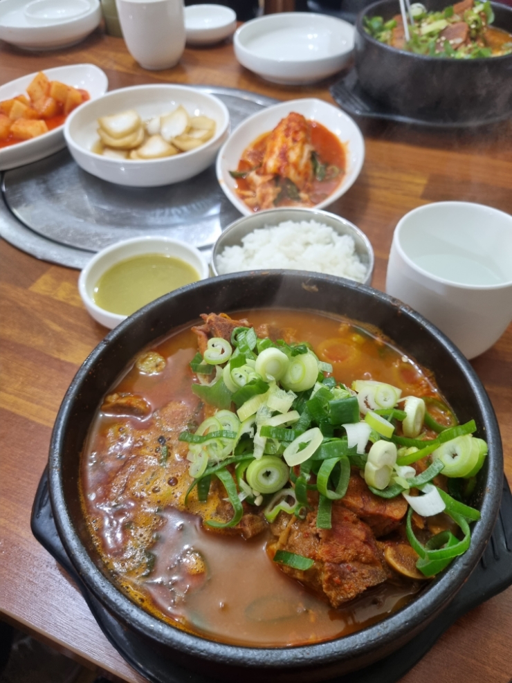 삼식이감자탕 이미지