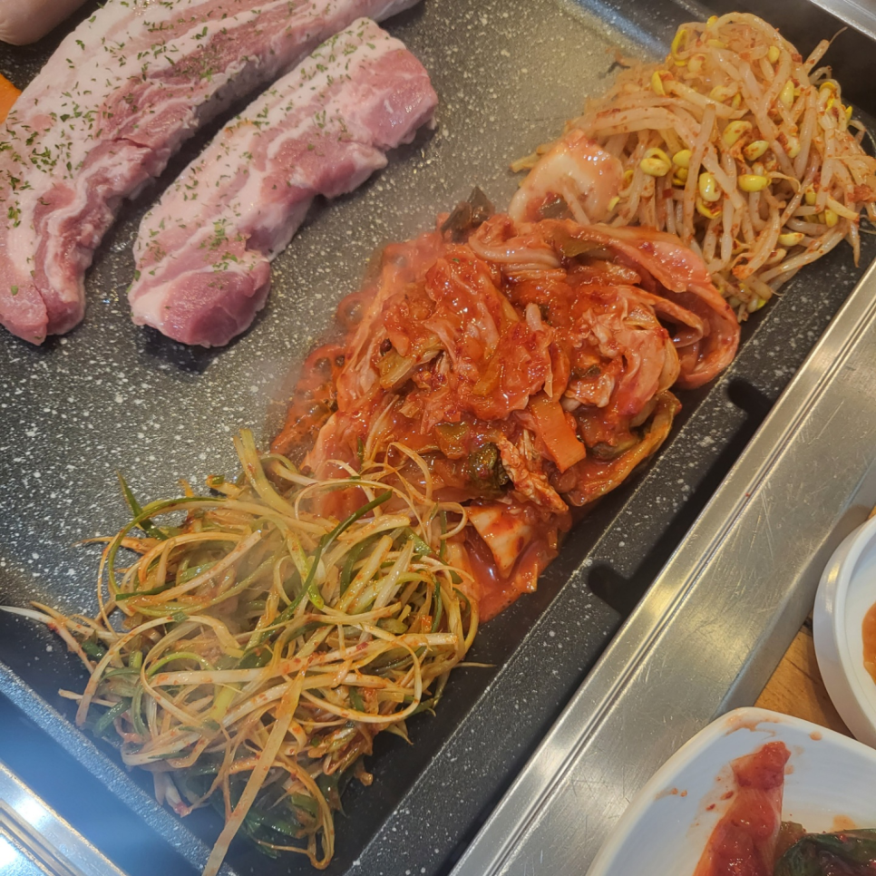 통통돌판생삼겹살 이미지