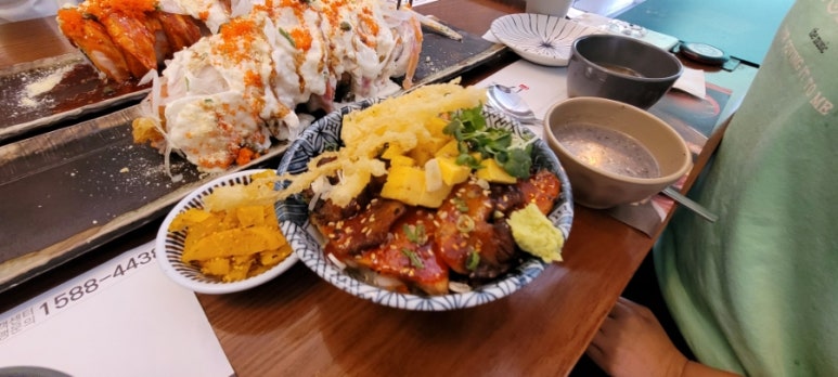 스시벅스연어가맛있는 이미지
