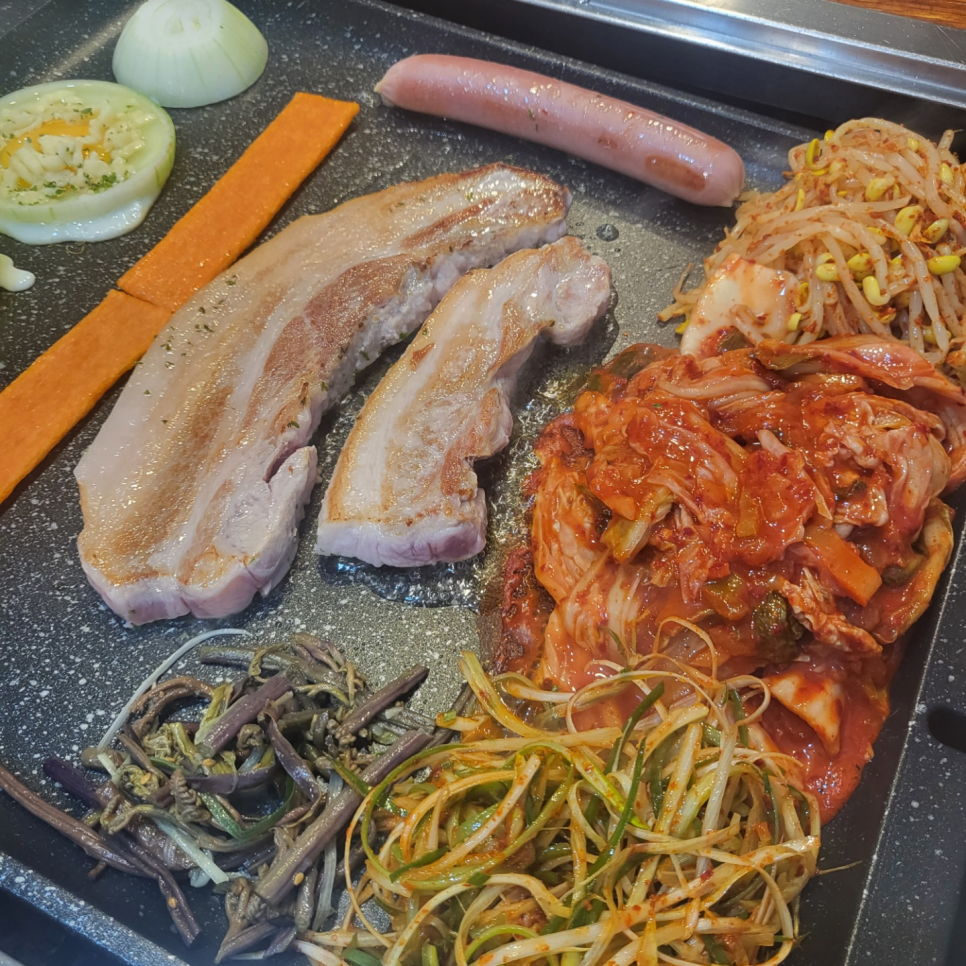 통통돌판생삼겹살 이미지