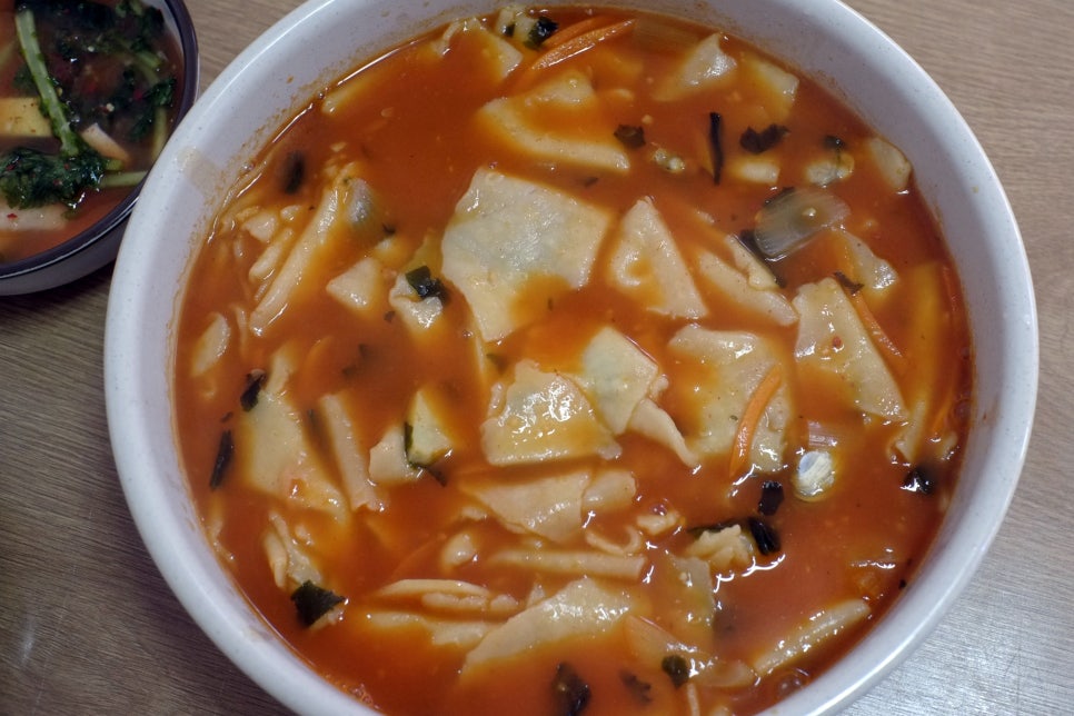 얼큰수제비해물칼국수 이미지